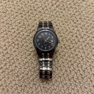 men’s simple and elegant black and gold watch!